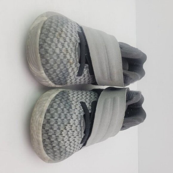 Nike Kyrie 2 TD Baby Boy Size 5C Wolf Gray Athletic Sneaker Shoes 827281-004 - Picture 1 of 4